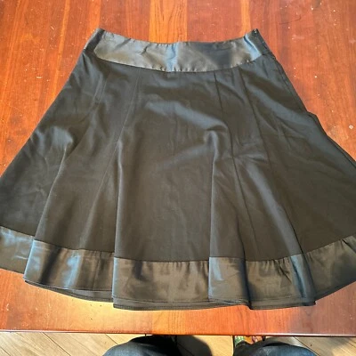 Falda B Musgo Para Mujer Talla 12 Moderna Clásica Negra Cremallera Lateral Elegante Divertida Usada en Excelente Condición Foto 1 de 4