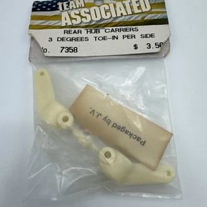 Discontinued Team Associated RC10GT RC10T3 Rear Hub Carriers White 3 Deg 7358 - Picture 1 of 4