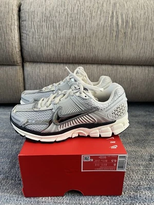 Nike Air Zoom Vomero 5 Photon Dust metálico plateado FD0884-025 para hombre talla 8” Foto 1 de 4