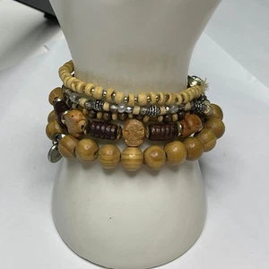 set cinque bracciali coordinati neutro naturale stile stretch bigiotteria - Foto 1 di 10