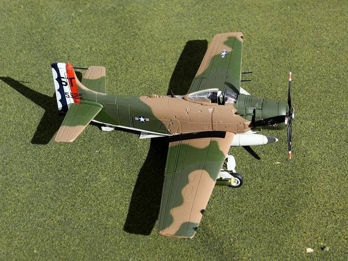 美国空军道格拉斯 A-1 Skyraider 37552 双子座喷气机 ACES GAUSA6003 比例 1: 72 罕见 — 第 1/1 张图片