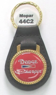 Красное зарядное устройство Dodge 44C2 черное кожаное золотистое кольцо для ключей 1966 - настоящее время - Изображение 1 из 4