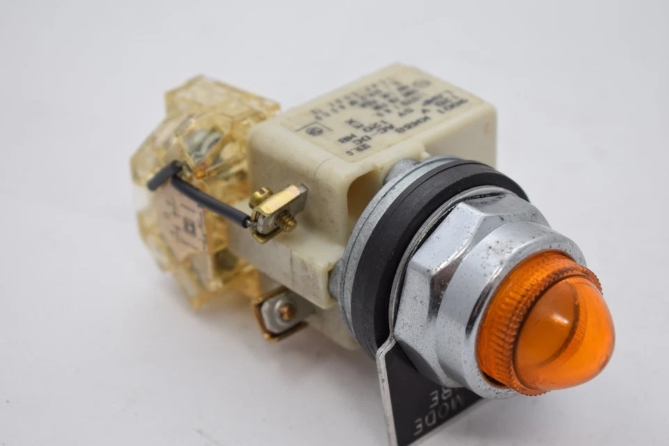 MÓDULO LUZ NARANJA CUADRADO D 9001 KM38 LÁMPARA 120V AC-DC  Foto 1 de 1