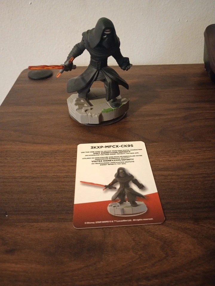 Boneco de ação Disney Infinity 3.0 Star Wars Kylo Ren personagem. Quebrado.  - Imagem 1 de 1