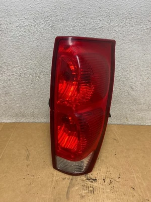 Luz trasera lateral derecha para pasajero Chevrolet Avalanche 2002-2006 OEM T2004 DW Foto 1 de 4