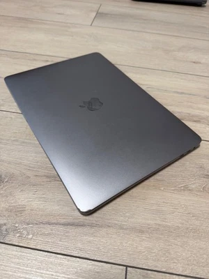 Apple MacBook Pro 13,3 Zoll Touchbar (256GB SSD, Intel Core i5 2,3GHz, 8GB RAM) - Bild 1 von 4