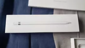 Apple Pencil Box ! WITH TIP & ADAPTER! Excellent condition! --NO PENCIL - Picture 1 of 5