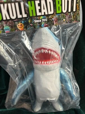 Figura de acción Marmit Calavera Toro Tiburón Metálico Azul Blanco Modelo Sofubi Juguete Foto 1 de 4