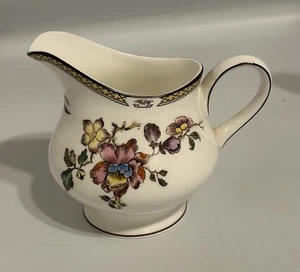 Crema Wedgwood Swallow ribete amarillo/marrón - Imagen 1 de 5