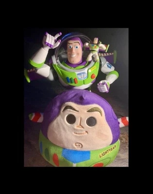 Figura de acción Toy Story Buzz Lightyear Ultimate Talking, Squishmellow y mini figura. Foto 1 de 4