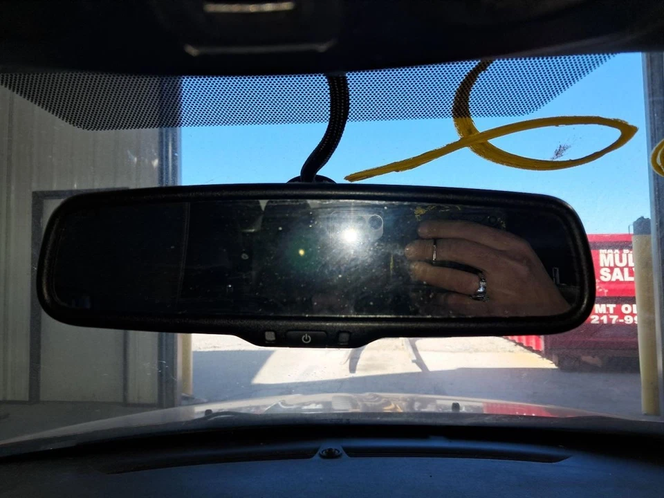 2013 Chrysler 200 Rear View Mirror Automatic Dimming w/Microphone, Used - Image 1 of 4