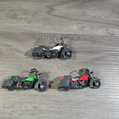 3 MOTOCICLETAS Harley Davidson Diecast/Plástico DE COLECCIÓN Sin Marca  Foto 1 de 4