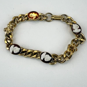 Pulsera de cadena vintage tono dorado con perfiles camafeo tallados - Imagen 1 de 7