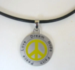 Collana donna in pelle con ciondolo pace in acciaio inox - Foto 1 di 3