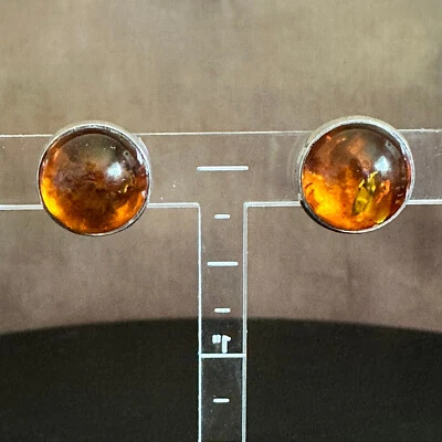 Pendientes de botón de ámbar báltico de plata de ley - poste hacia atrás Foto 1 de 3