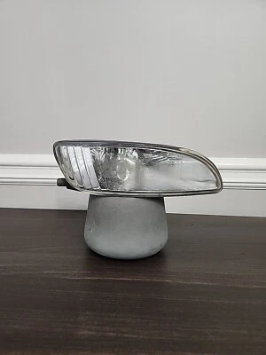 Faro antiniebla derecho pasajero Lexus RX330 2004-2009 812100E010 OEM RX 330  Foto 1 de 4
