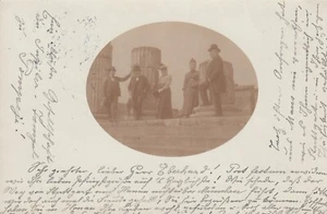 Pompeji Pompeii private Foto-AK 1901 Gruppe am Jupiter-Tempel Italien 2403105 - Picture 1 of 2