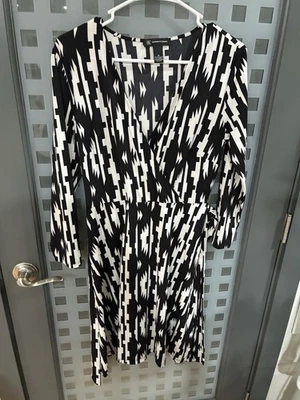 Vestido envolvente INC International Concepts Petite talla M negro blanco manga 3/4 Foto 1 de 4