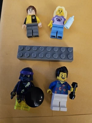 LEGO Lote De Minifiguras Niñera Cedric, Caballero Y Hombre De Entrenamiento Minifigura Foto 1 de 4