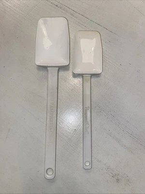 Pampered Chef Large & Small Mix 'N Scraper Spatula Set - Image 1 of 4