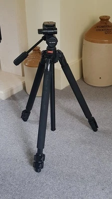 Velbon EL Carmagne 530 Carbon Fibre Tripod with PH-157Q Pan And Tilt Head - Image 1 of 4
