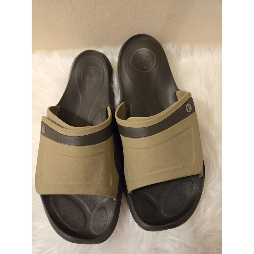 Мужские тапочки-шлепанцы Crocs коричневые и желтовато-коричневые размер 12 - Изображение 1 из 4