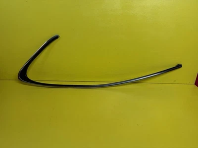 Lexus IS250 2006-2014 puerta trasera izquierda del lado del conductor esquina superior ventana moldura Foto 1 de 4