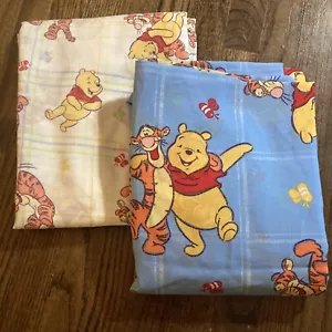 De colección Disney Winnie the Pooh DOBLE Sábana Ajustable y Plana Tigger Cuadros Abejas Artesanía - Imagen 1 de 4