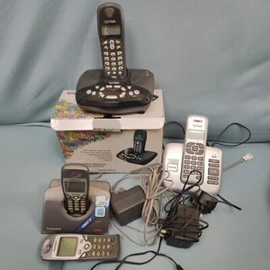 Bezprzewodowe trio do telefonów komórkowych z ładowarkami kołyskowymi w pudełku Panasonic Talk talk mieszany pakiet - Zdjęcie 1 z 12