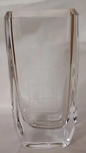 Jarrón vintage de cristal de plomo con ventana grabada con pájaros y follaje - ¡HERMOSO! - Imagen 1 de 4