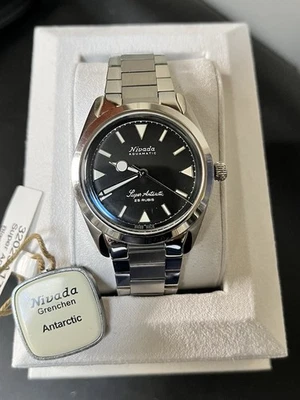 Nivada Grenchen Super Antarctic 38 mm Negro Blanco Luminova (Como Nuevo/NUEVO EN CAJA + P) Foto 1 de 4
