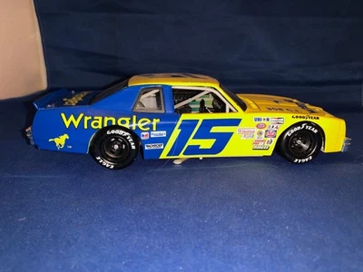 NASCAR DIECAST 1:24 #15 DALE WONHARDT Wrangler LE Legendary Series en caja Foto 1 de 4