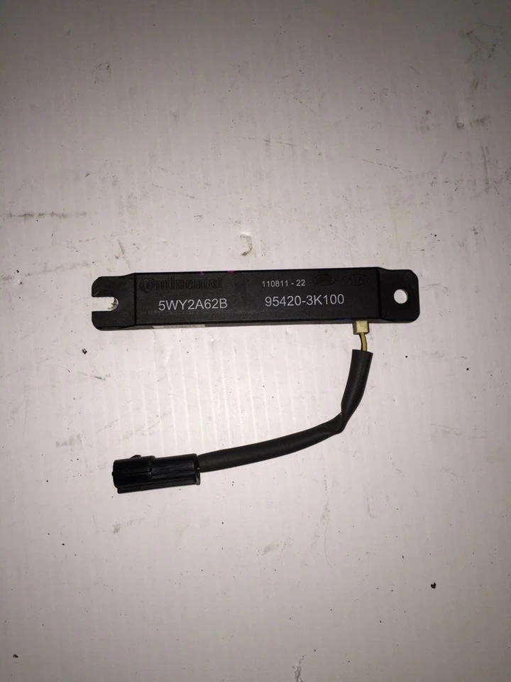 2011-2013 Kia Optima Smart Key Antenna 954203K100 - Image 1 of 2