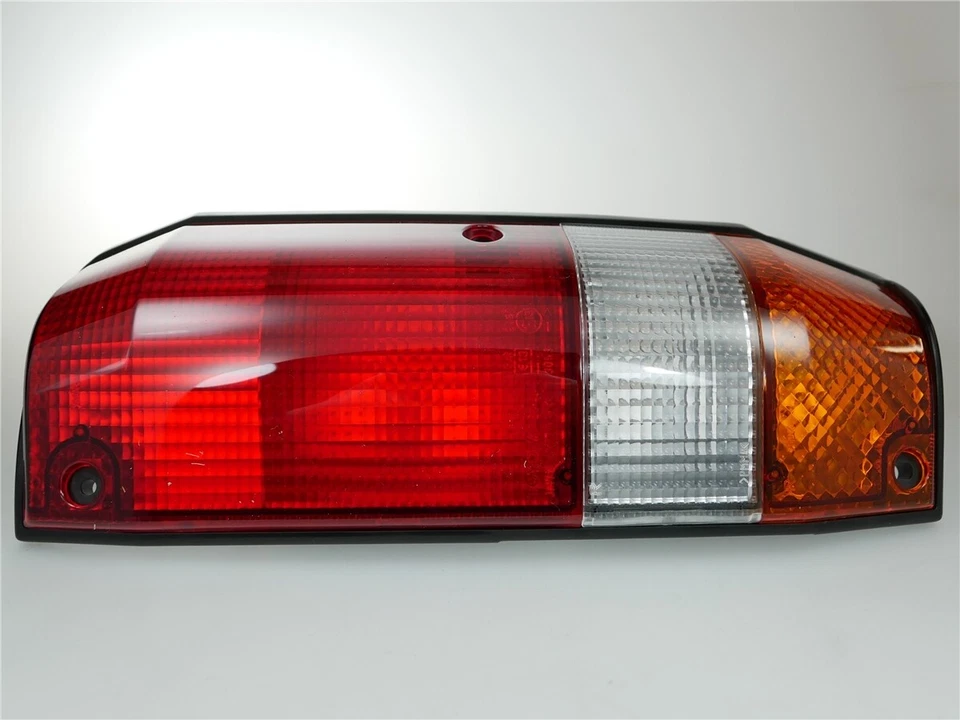 TOYOTA LandCruiser J7 Heckleuchte Rückleuchte Rechts GRJ76 HZJ76 Hochgelegt NEU Foto 1 de 1