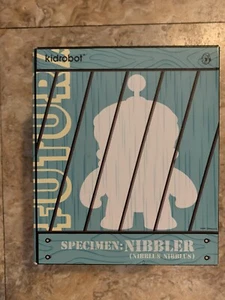 2018 Kidrobot FUTURAMA 6” NIBBLER VINYL FIGURE W/ LITTER BOX Brand New - Picture 1 of 2