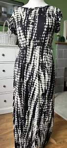 BNWT , maxi  dress by QED London size M - Picture 1 of 4