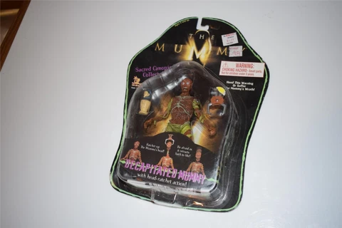 THE MUMMY DECAPITATED MUMMY HEAD RATCHET Action Figure -MINT ON CARD (EQM18) Cover