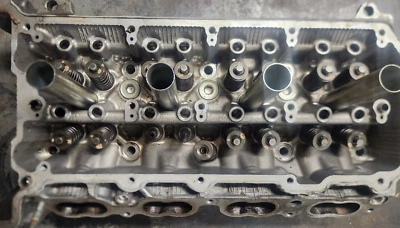 Головка блока цилиндров 07–18 5,7 л 3URFE LH Toyota Tundra Sequoia Land Cruiser Lexus LX570 - Изображение 1 из 4