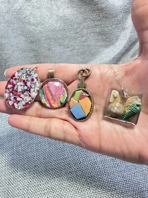 项链吊坠 4 件装多种玻璃树脂混合介质手工制作 1646 W — 第 1/4 张图片