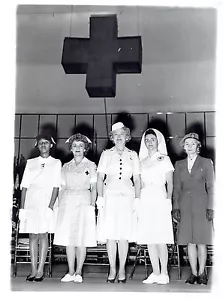 1965 Original Photo Red Cross Nurses in uniform at Convention Cobo Hall Detroit - Picture 1 of 2