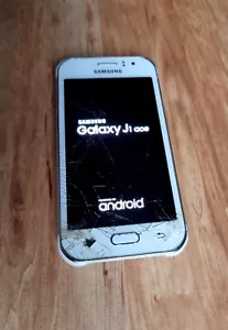 Samsung SM-J111F/DS Galaxy J1 Ace Neo Duos in weiß ( defekt ) - Bild 1 von 3