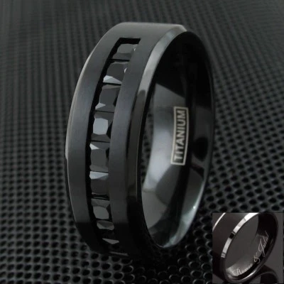 Anillo de boda grabado de titanio negro para hombre de 1,8 quilates corte princesa negro circonita cúbica Foto 1 de 4