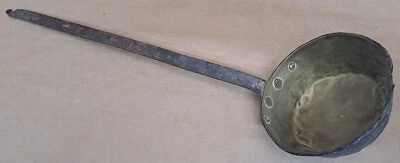 BOÎTE EN LAITON ET FER XIXe SIÈCLE - Photo 1/4