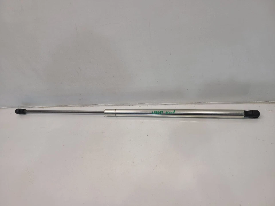 Volkswagen Beetle 2004 convertible capó delantero puntal Foto 1 de 4