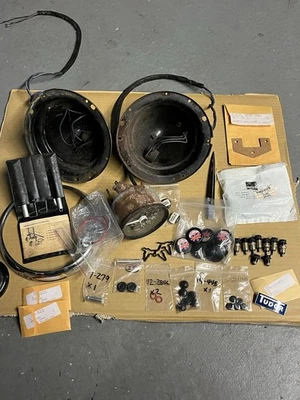 Triumph Spitfire • Headlight Buckets Plus Other Parts - Изображение 1 из 4