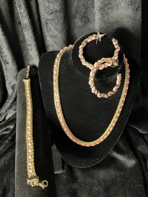 👠👠RJ Graziano Juego de gargantilla, pulsera y pendientes de aro trenza rosa y tono dorado Foto 1 de 4
