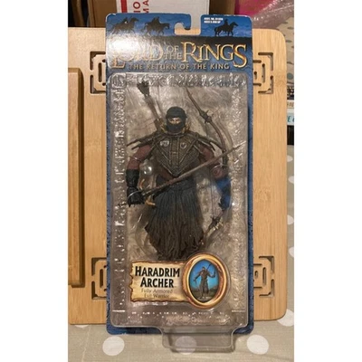 Figura de colección Y2K Toy Biz LOTR Retorno del Rey Haradrim Arquero NRFB (2003) Foto 1 de 3