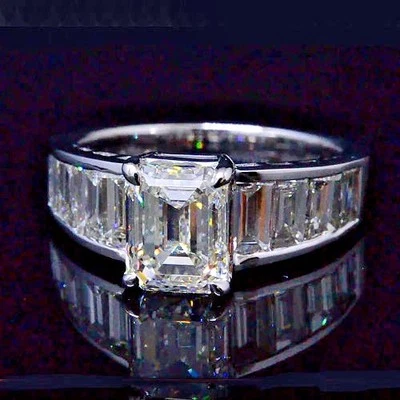 Anillo de compromiso de platino de 5,00 quilates corte esmeralda y diamantes baguette certificado I, VS1 GIA Foto 1 de 3