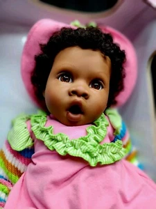 Lee Middleton TWO CUTE  Excellent vinyl cloth 1999 brunette Girl Thumb baby doll - Picture 1 of 10