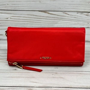 Cartera de Viaje TUMI Voyageur Roja 110035 - NUEVA CON DEFECTOS COSMÉTICOS - Imagen 1 de 8